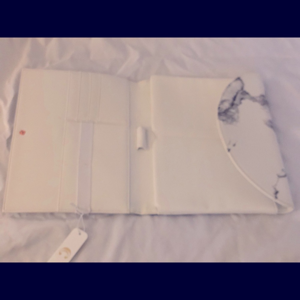 Marble trifold organizer